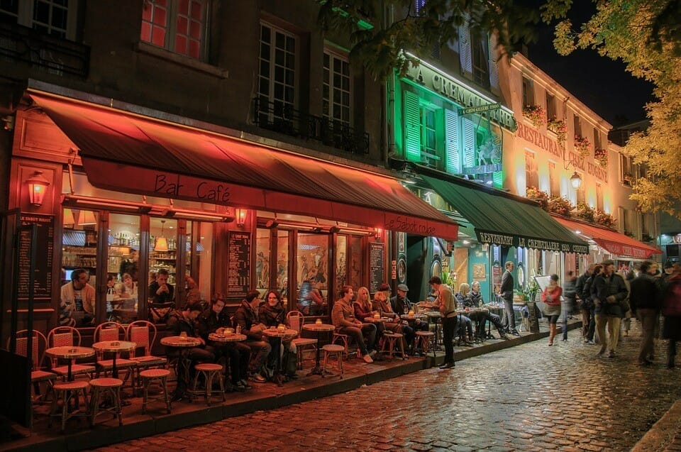Paris Bar Night Photography | Things to do in Paris for couples | Valentines day in Paris 
