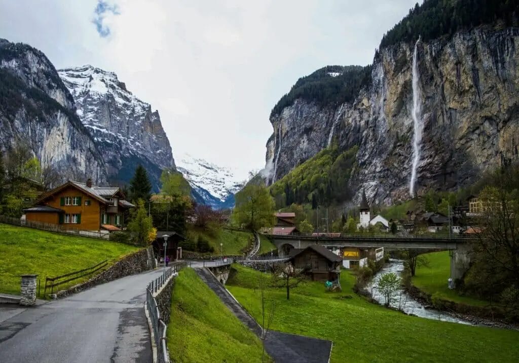 How to travel from Zurich to Lauterbrunnen