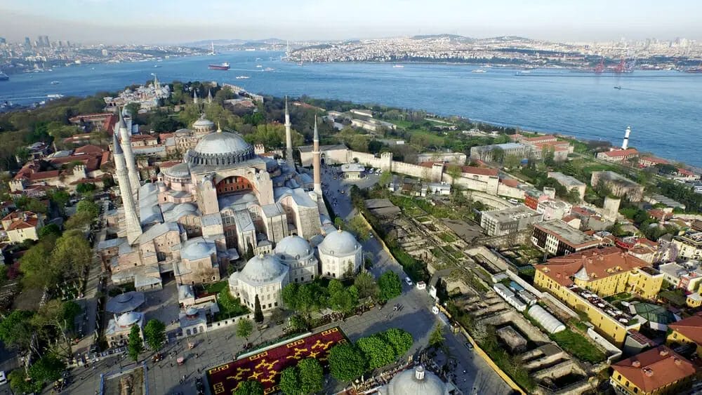 Drone Laws in Turkey An aerial view of the blue mosque in Istanbul captured using a drone.