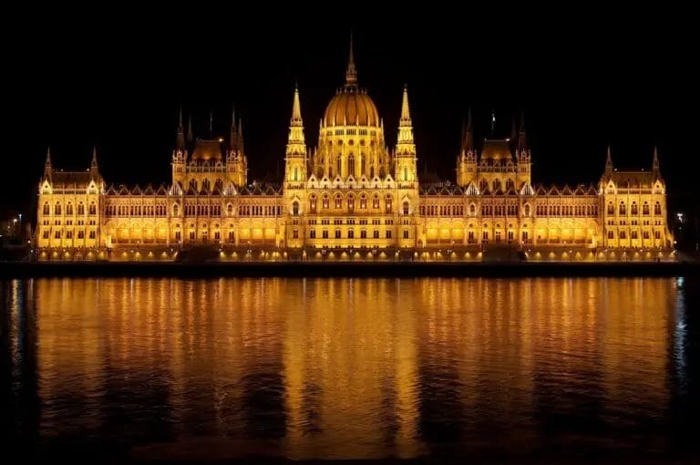 ¿Qué idioma se habla en Budapest?