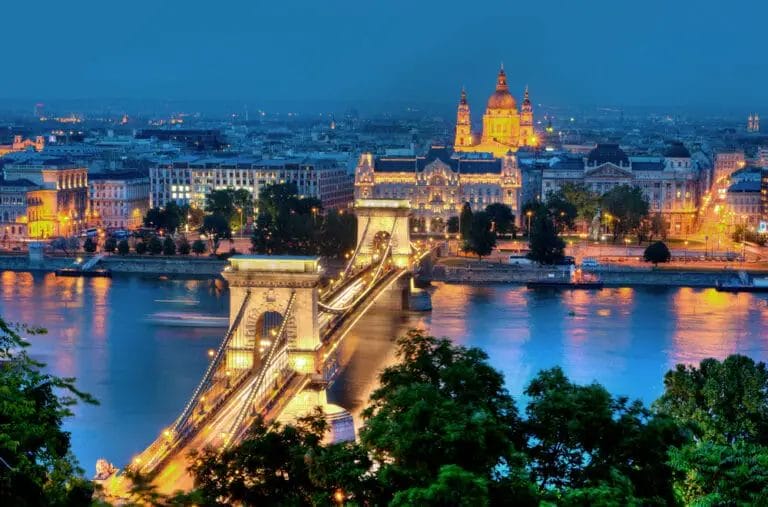 Budapest è una città vivace con infinite attrazioni e cose divertenti da fare.