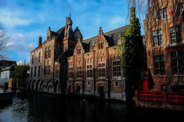 Oltre 100 didascalie Instagram di Bruges [Aggiornato]