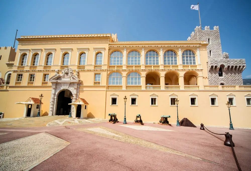The building is Palais du Prince in Monaca.